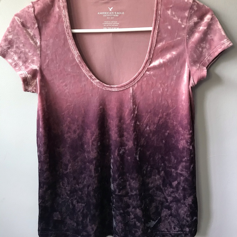 American eagle ombré velvet v-neck!!